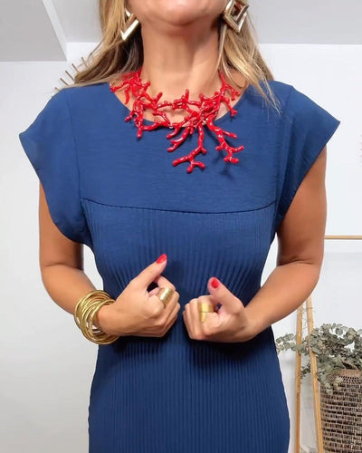 Fantastisches schlichtes einfarbiges Kleid mit Falten