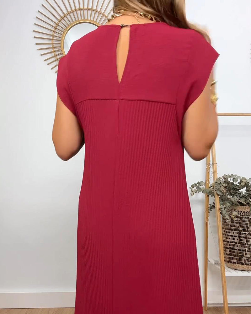 Fantastisches schlichtes einfarbiges Kleid mit Falten