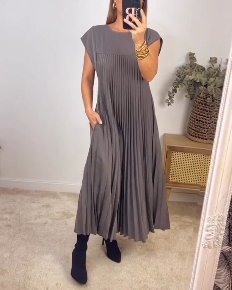 Fantastisches schlichtes einfarbiges Kleid mit Falten