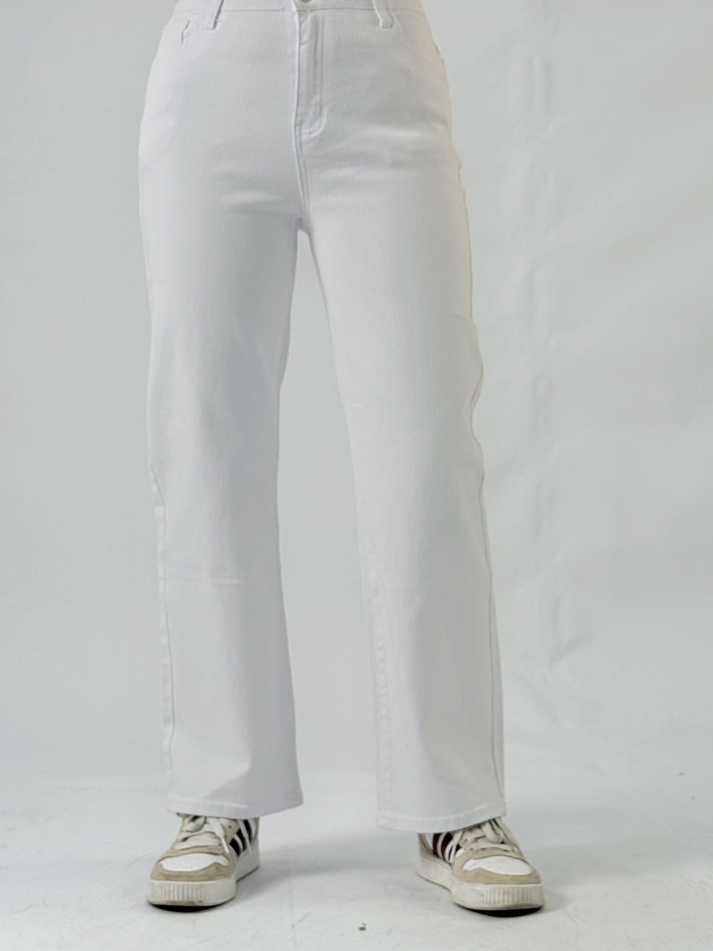 Weiße klassische Damenjeans – elegant exquisit