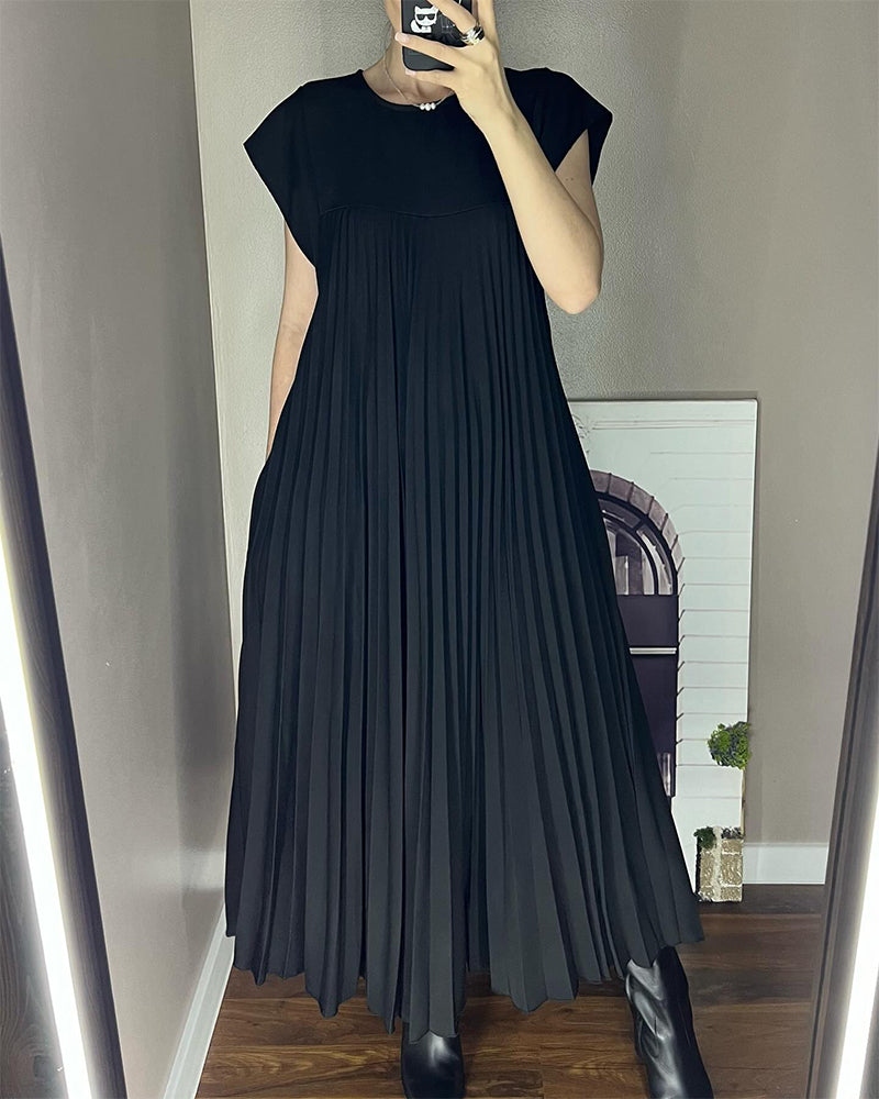 Fantastisches schlichtes einfarbiges Kleid mit Falten
